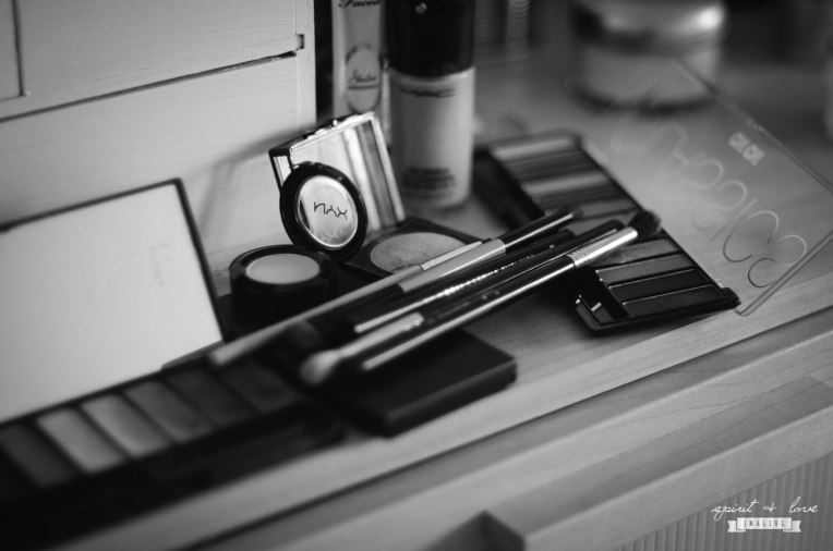 Ty-&-Maxine-~-Getting-Ready---B&W-32