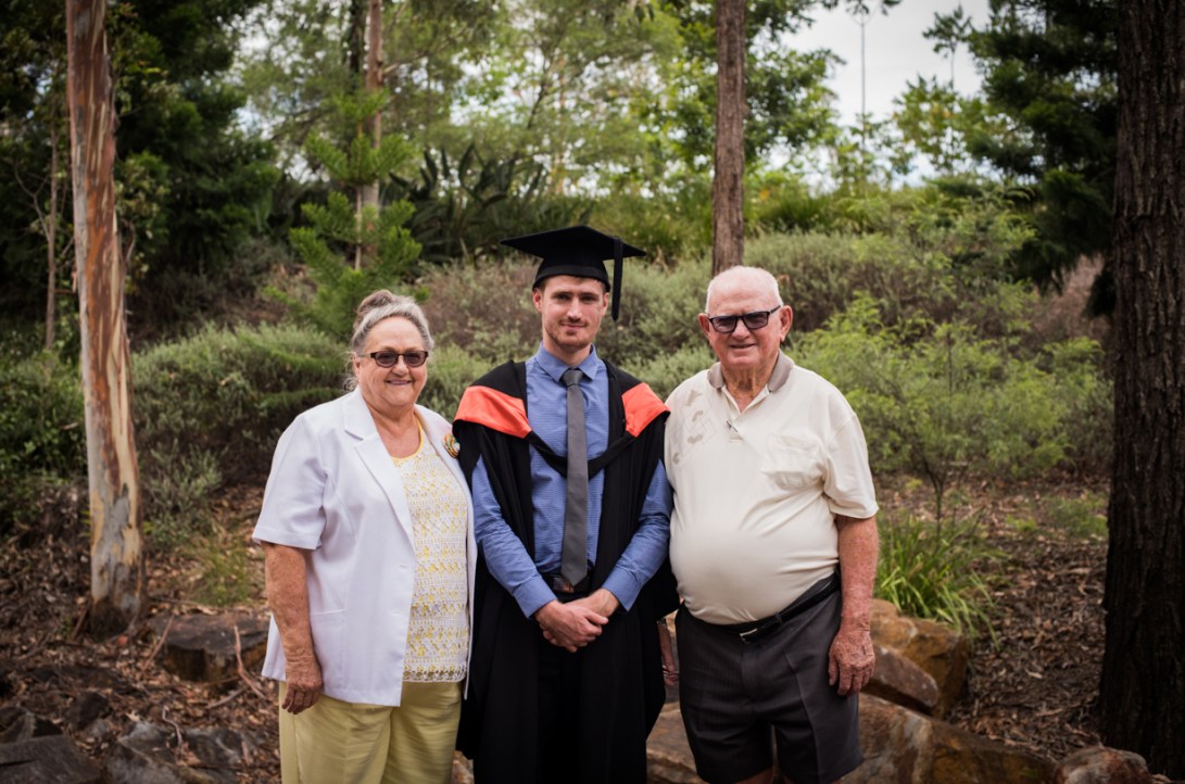 bens-graduation-gates-family-12