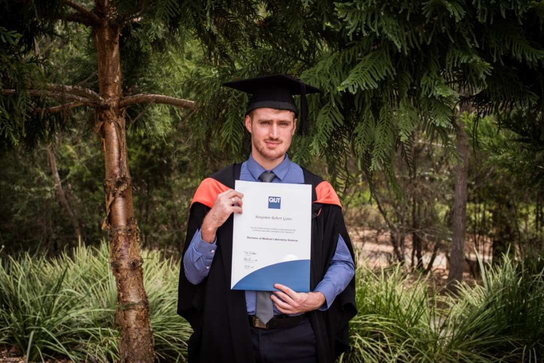 bens-graduation-gates-family-3