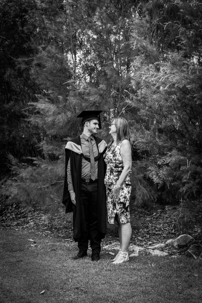 bens-graduation-gates-family-bw-7