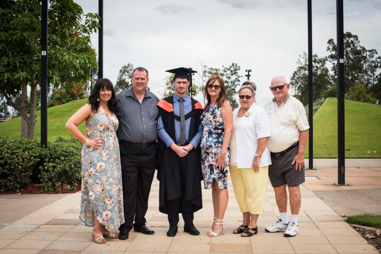 bens-graduation-gates-family